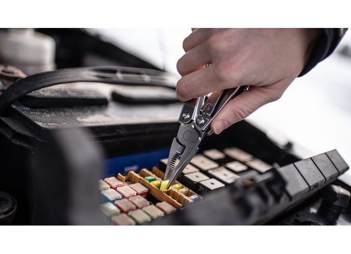 Leatherman WINGMAN Multitool 14 narzędzi stal nierdzewna