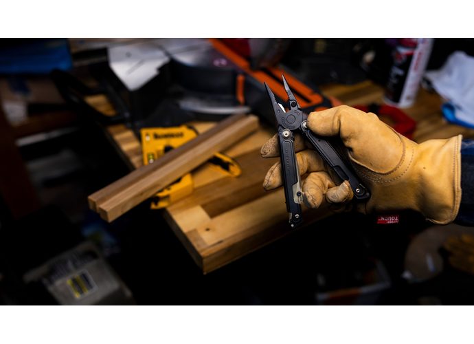 Leatherman WAVE ALPHA Obsidian Multitool 16 narzędzi stal nierdzewna