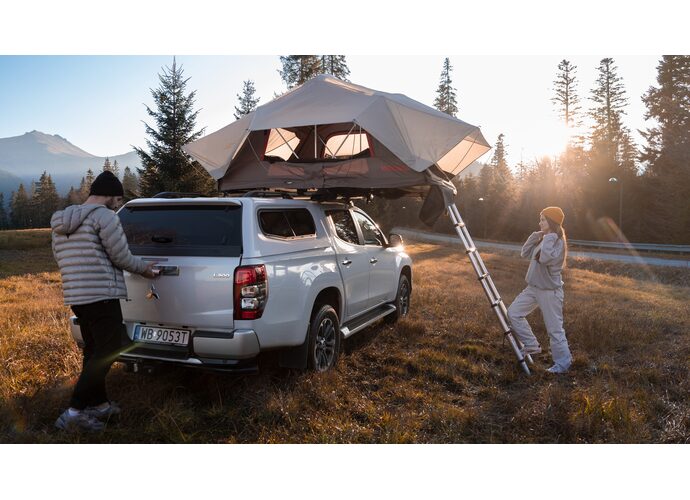 Zestaw POWYSTAWOWY Yakima SkyRise M HD - namiot całoroczny na samochód + aneks