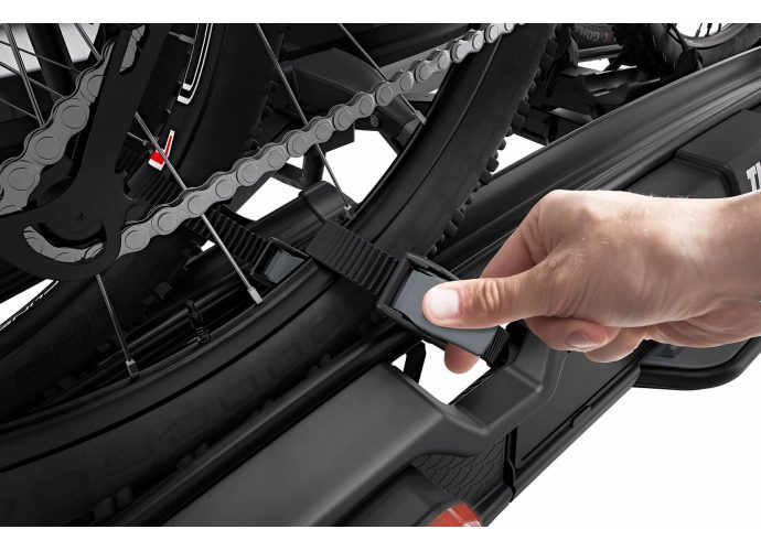 Regulowane klamry zatrzaskowe z długimi pasami ułatwiającymi mocowanie kół (o szerokości do 4.7 cali), do transportu rowerów typu fatbike