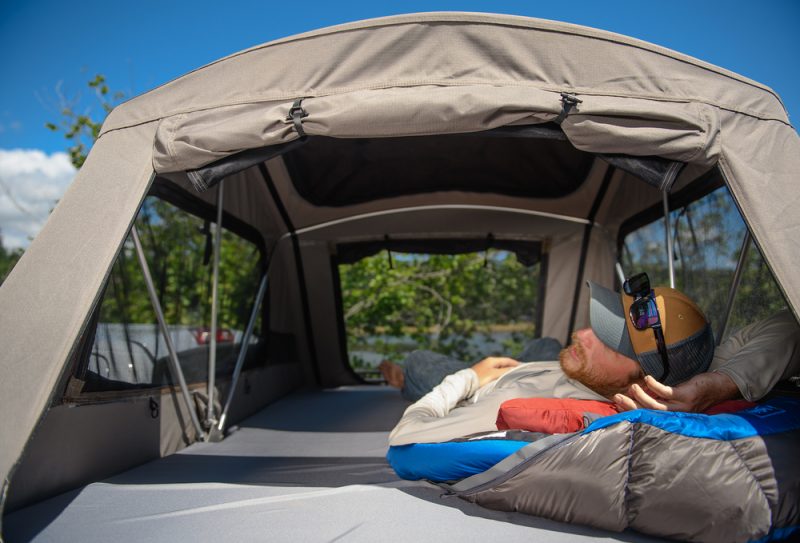 Namiot dachowy Yakima SkyRise – wyższy poziom campingu!