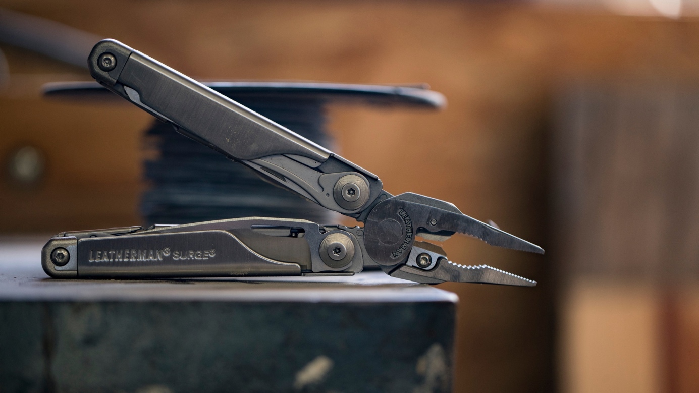 Leatherman Surge multitool z 21 narzędziami