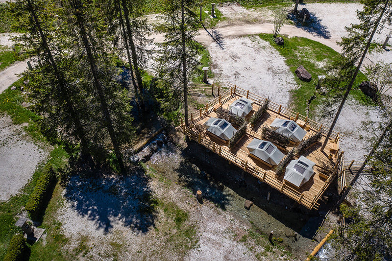 Amerykańska marka Yakima stworzyła niepowtarzalny park – kemping z namiotami dachowymi SkyRise