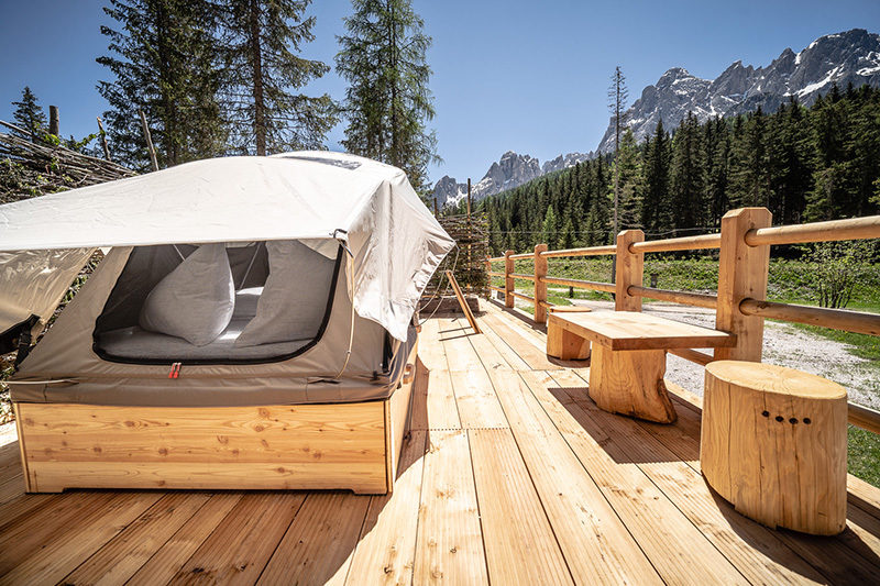 Amerykańska marka Yakima stworzyła niepowtarzalny park – kemping z namiotami dachowymi SkyRise